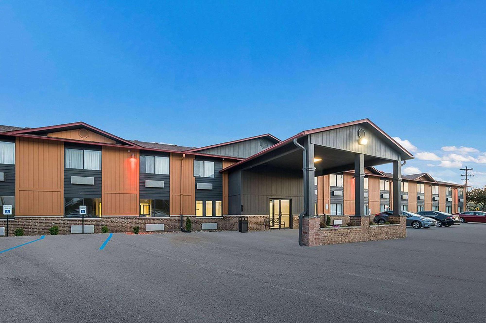 Super 8 By Wyndham Marston Exterior foto